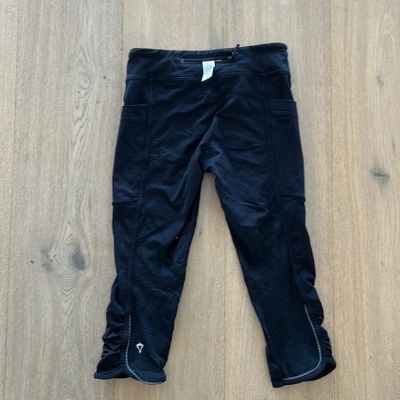 Ivivva running crops - size 10 - Picture 2 of 6